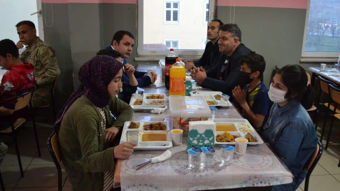 Borsa İstanbul Yatılı Bölge Ortaokulu İftar Yemeği